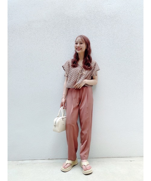 JUMELLE(ジュメロ)の「パウダータックパンツ(スラックス・レディース・ピンク/ブラック/グレイッシュベージュ・MEDIUM/SMALL)」の6枚目の写真