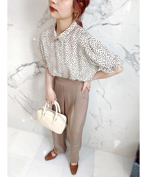 JUMELLE(ジュメロ)の「パウダータックパンツ(スラックス・レディース・ピンク/ブラック/グレイッシュベージュ・MEDIUM/SMALL)」の10枚目の写真