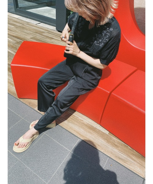 JUMELLE(ジュメロ)の「パウダータックパンツ(スラックス・レディース・ピンク/ブラック/グレイッシュベージュ・MEDIUM/SMALL)」の20枚目の写真