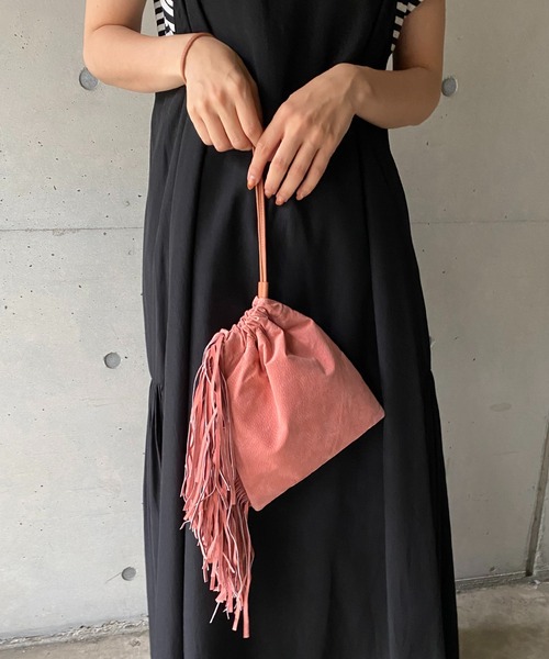 CAPRICIEUX LE'MAGE（カプリシューレマージュ）の「スエードフリンジ巾着バッグ（ショルダーバッグ・レディース・ピンク/ブルー/イエロー/ベージュ・FREE）」の4枚目の写真