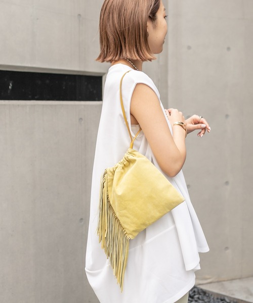 CAPRICIEUX LE'MAGE（カプリシューレマージュ）の「スエードフリンジ巾着バッグ（ショルダーバッグ・レディース・ピンク/ブルー/イエロー/ベージュ・FREE）」の3枚目の写真