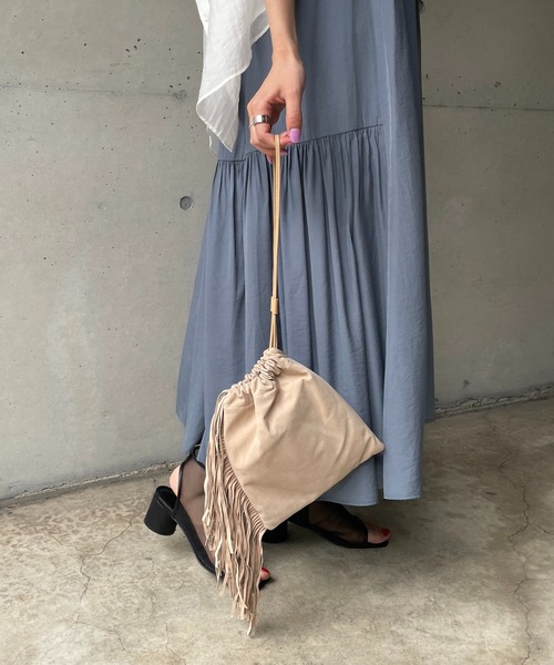 CAPRICIEUX LE'MAGE（カプリシューレマージュ）の「スエードフリンジ巾着バッグ（ショルダーバッグ・レディース・ピンク/ブルー/イエロー/ベージュ・FREE）」の8枚目の写真