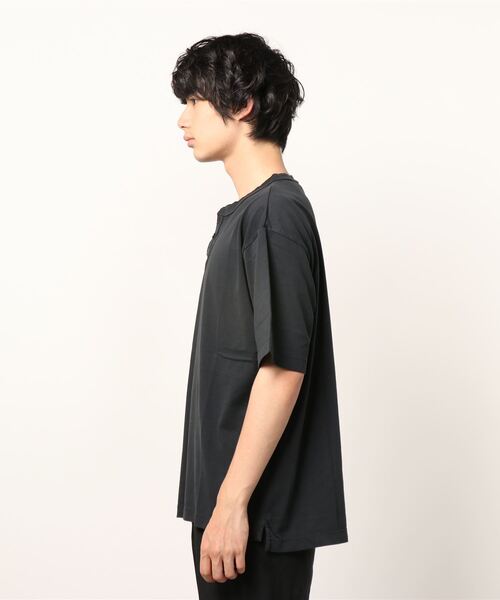 NANO universe（ナノユニバース）の「フェード加工ヘンリーネック