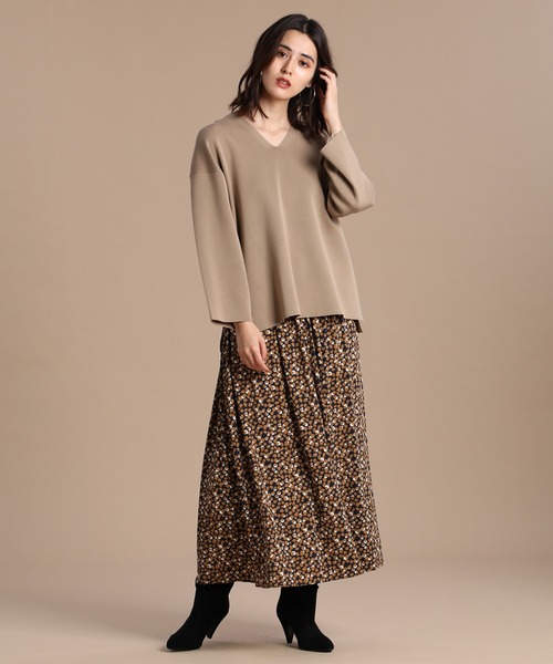 INED（イネド）の「抜け感デコルテネックニット（ニット/セーター・レディース・ブラック/ベージュ/グリーン・9号）」の14枚目の写真