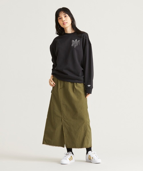 adidas（アディダス）の「トレフォイル フリンジ刺しゅう付きスウェット / アディダスオリジナルス（スウェット・レディース・ブラック/アイボリー・SMALL/MEDIUM/LARGE/X-LARGE/XX-LARGE/X-SMALL）」の13枚目の写真