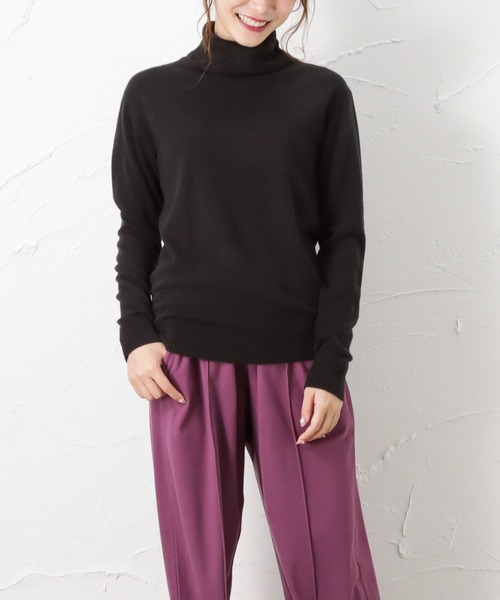 NAVY（ネイビー）の「洗えるニット カシミヤタッチ タートルネックセーター（ニット/セーター・レディース・チャコール/ブラック/ネイビー/ベージュ/ホワイト・M/L）」の3枚目の写真