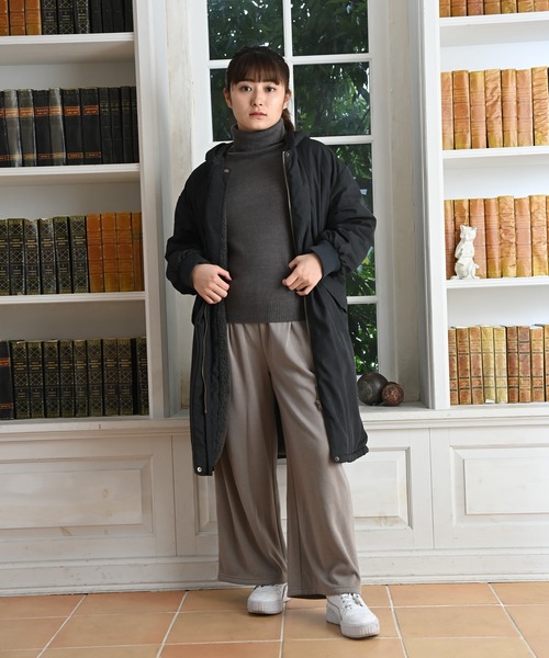 NAVY（ネイビー）の「洗えるニット カシミヤタッチ タートルネックセーター（ニット/セーター・レディース・チャコール/ブラック/ネイビー/ベージュ/ホワイト・M/L）」の6枚目の写真