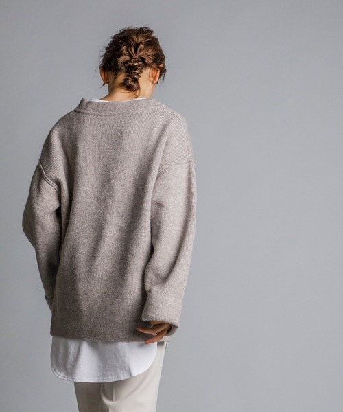 Emma Taylor（エマテイラー）の「4WAYスヌード付きディープVネックニット（ニット/セーター・レディース・ブラック/ベージュ/オフホワイト・FREE）」の7枚目の写真