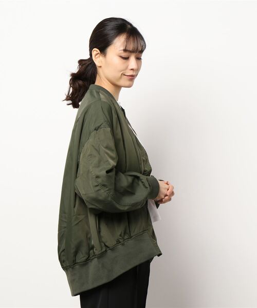 coca（coca）（コカ）の「ゆったりテールカットMA-1（MA-1・レディース・ベージュ/カーキ・L/M）」の3枚目の写真