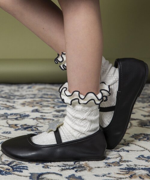 BREEZE(ブリーズ)の「きらきら星モチーフバレエシューズ(バレエシューズ・キッズ・ブラック/ベージュ・17/18/15 /14/19/16)」の3枚目の写真