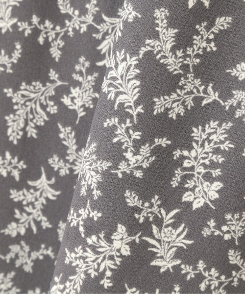 NATURAL BEAUTY BASIC（ナチュラルビューティーベーシック）の「[洗える]リーフプリントバンドカラーワンピース（ワンピース・レディース・ホワイト系その他/グレー系その他/ブルー系その他・SMALL/MEDIUM）」の6枚目の写真