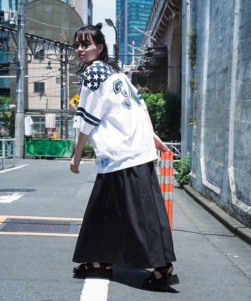 Champion（チャンピオン）の「【CHAMPION/チャンピオン】ラバープリントリラックスフィット　フットボールウェア風　ナンバー　Tシャツ（Tシャツ/カットソー・メンズ・ホワイト/ブラック/ネイビー・MEDIUM/LARGE/X-LARGE）」の16枚目の写真