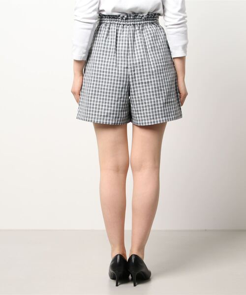 earth music&ecology（アースミュージックアンドエコロジー）の「チェックショートパンツ（その他パンツ・レディース・ブラック/ブラウン・S/M）」の4枚目の写真