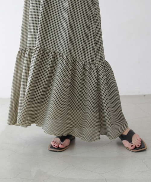 frames RAY CASSIN(フレームスレイカズン)の「WEB限定.シアーギンガムティアードキャミワンピース(ワンピース・レディース・ネイビー/イエロー・FREE)」の3枚目の写真