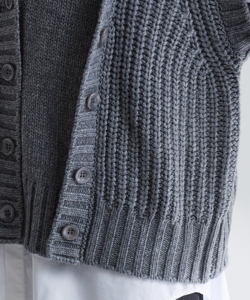 COLLAGE GALLARDAGALANTE（コラージュガリャルダガランテ）の「編み地が可愛いデザインニットベスト（ベスト・レディース・チャコールグレー/モカ・FREE）」の19枚目の写真