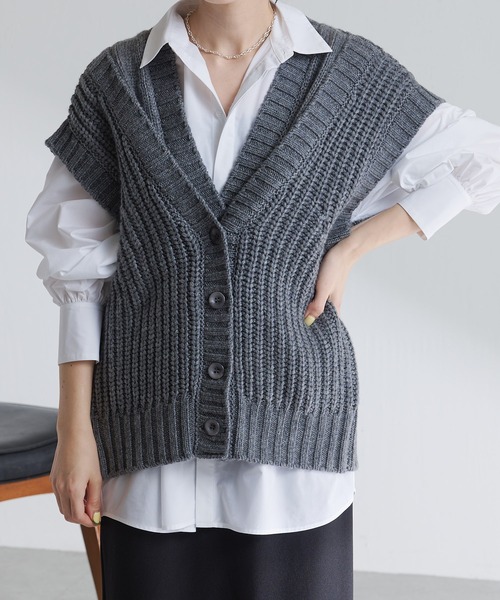 COLLAGE GALLARDAGALANTE（コラージュガリャルダガランテ）の「編み地が可愛いデザインニットベスト（ベスト・レディース・チャコールグレー/モカ・FREE）」の4枚目の写真