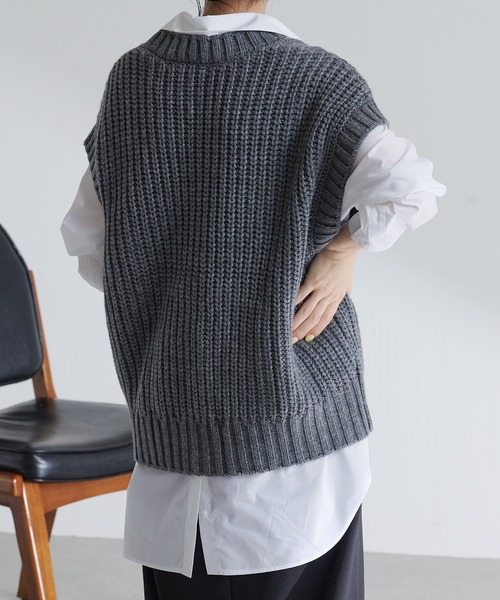 COLLAGE GALLARDAGALANTE（コラージュガリャルダガランテ）の「編み地が可愛いデザインニットベスト（ベスト・レディース・チャコールグレー/モカ・FREE）」の17枚目の写真