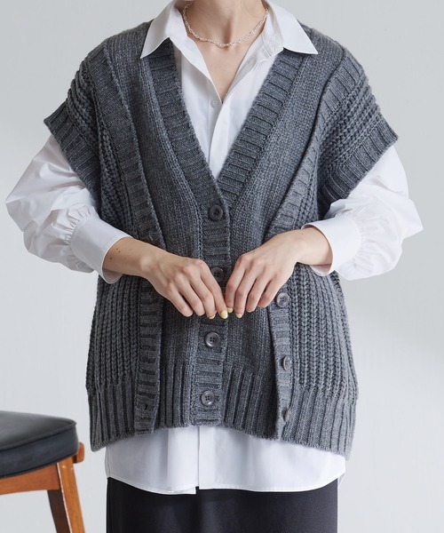 COLLAGE GALLARDAGALANTE（コラージュガリャルダガランテ）の「編み地が可愛いデザインニットベスト（ベスト・レディース・チャコールグレー/モカ・FREE）」の11枚目の写真