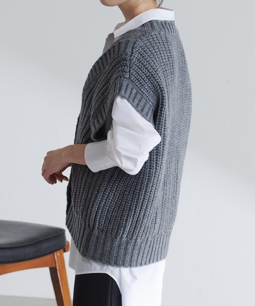 COLLAGE GALLARDAGALANTE（コラージュガリャルダガランテ）の「編み地が可愛いデザインニットベスト（ベスト・レディース・チャコールグレー/モカ・FREE）」の18枚目の写真