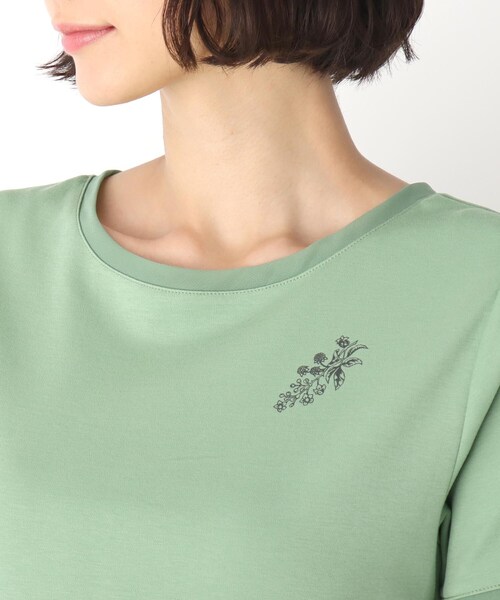 LAURA ASHLEY（ローラアシュレイ）の「【洗える】ブランブル ロゴシフォントリムTシャツ（Tシャツ/カットソー・レディース・オフホワイト/ブラック/グリーン/キャメル・38/40）」の8枚目の写真