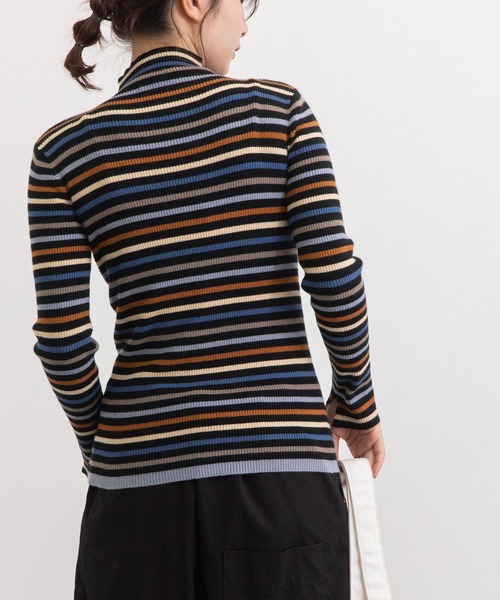 POU DOU DOU（プードゥドゥ）の「シアバターマルチボーダーハイネックニット（ニット/セーター・レディース・ブラック/ピンク/グリーン・3）」の2枚目の写真