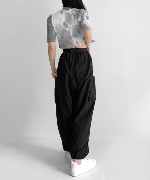 LVEU.(ラブユ.)の「Tie-dye cropped T-shirt / タイダイクロップドTシャツ(Tシャツ/カットソー・レディース・ブラック・FREE)」の6枚目の写真