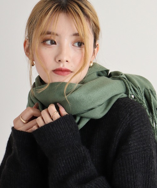 FUNALIVE（ファンアライブ）の「PAGE ONE 無地ストール（ストール/ショール・レディース・ブルー/グレイッシュベージュ/ブラック/アイボリー/イエロー/オレンジ/ライトパープル/グリーン系その他/パープル/グリーン/ピンク/杢グレー/キャメル/ブラック系その他/イエロー系その他/ホワイト系その他/ベージュ系その他/ライトグレー/ピンク系/ブルー系その他/グリーン系/オレンジ系/レモンイエロー/ロイヤルブルー/ピンク系1/ライトブルー/イエロー系/レッド/ネイビー/ライトグリーン/バーガンディー・FREE）」の13枚目の写真