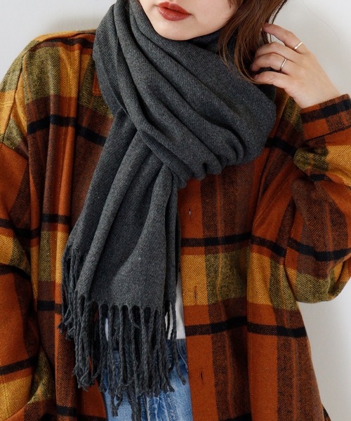 FUNALIVE（ファンアライブ）の「PAGE ONE 無地ストール（ストール/ショール・レディース・ブルー/グレイッシュベージュ/ブラック/アイボリー/イエロー/オレンジ/ライトパープル/グリーン系その他/パープル/グリーン/ピンク/杢グレー/キャメル/ブラック系その他/イエロー系その他/ホワイト系その他/ベージュ系その他/ライトグレー/ピンク系/ブルー系その他/グリーン系/オレンジ系/レモンイエロー/ロイヤルブルー/ピンク系1/ライトブルー/イエロー系/レッド/ネイビー/ライトグリーン/バーガンディー・FREE）」の7枚目の写真