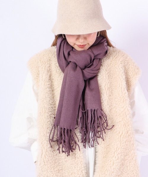 FUNALIVE（ファンアライブ）の「PAGE ONE 無地ストール（ストール/ショール・レディース・ブルー/グレイッシュベージュ/ブラック/アイボリー/イエロー/オレンジ/ライトパープル/グリーン系その他/パープル/グリーン/ピンク/杢グレー/キャメル/ブラック系その他/イエロー系その他/ホワイト系その他/ベージュ系その他/ライトグレー/ピンク系/ブルー系その他/グリーン系/オレンジ系/レモンイエロー/ロイヤルブルー/ピンク系1/ライトブルー/イエロー系/レッド/ネイビー/ライトグリーン/バーガンディー・FREE）」の18枚目の写真