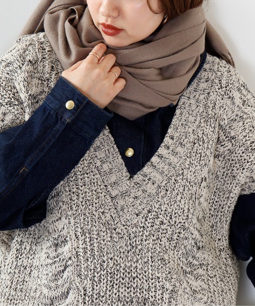 FUNALIVE（ファンアライブ）の「PAGE ONE 無地ストール（ストール/ショール・レディース・ブルー/グレイッシュベージュ/ブラック/アイボリー/イエロー/オレンジ/ライトパープル/グリーン系その他/パープル/グリーン/ピンク/杢グレー/キャメル/ブラック系その他/イエロー系その他/ホワイト系その他/ベージュ系その他/ライトグレー/ピンク系/ブルー系その他/グリーン系/オレンジ系/レモンイエロー/ロイヤルブルー/ピンク系1/ライトブルー/イエロー系/レッド/ネイビー/ライトグリーン/バーガンディー・FREE）」の9枚目の写真