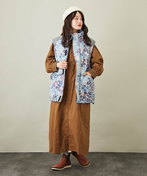 CUBE SUGAR(キューブシュガー)の「総柄中綿スタンドカラーベスト(ダウンジャケット/コート・レディース・ネイビー/グレー・M)」の3枚目の写真