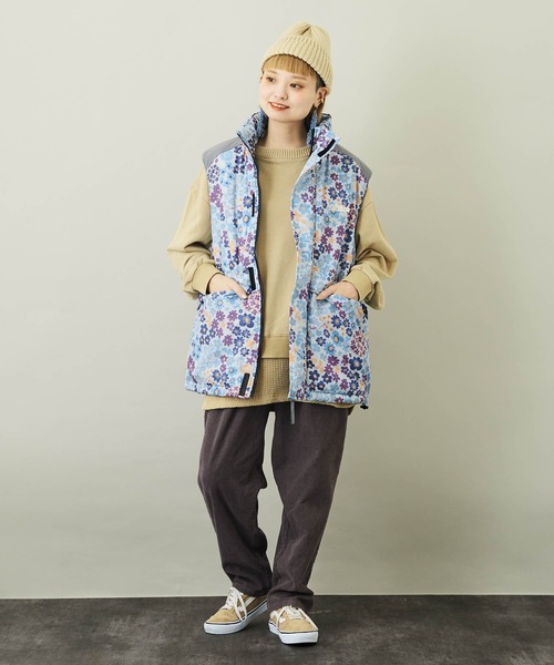 CUBE SUGAR(キューブシュガー)の「総柄中綿スタンドカラーベスト(ダウンジャケット/コート・レディース・ネイビー/グレー・M)」の4枚目の写真