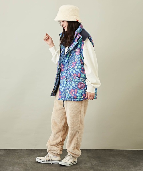 CUBE SUGAR(キューブシュガー)の「総柄中綿スタンドカラーベスト(ダウンジャケット/コート・レディース・ネイビー/グレー・M)」の9枚目の写真