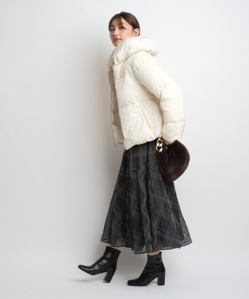 JUSGLITTY（ジャスグリッティー）の「ショートダウン（ダウンジャケット/コート・レディース・ピンク/ブラック/オフホワイト・1/2）」の11枚目の写真