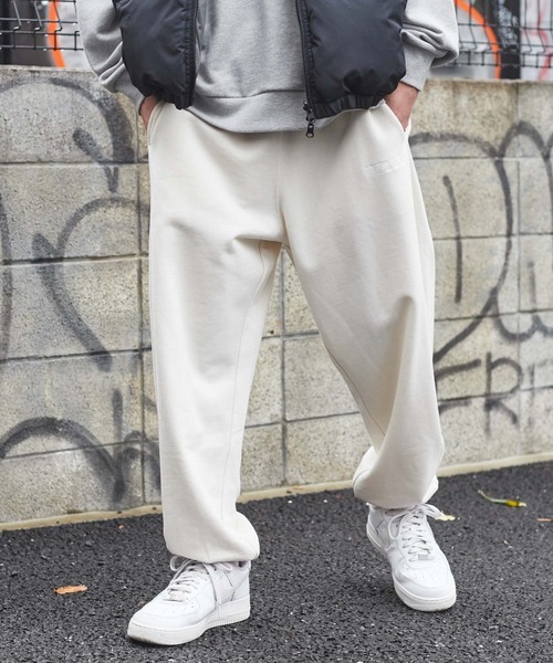 WEGO(ウィゴー)の「WEGO/ピグメントロゴスウェットパンツ(スウェットパンツ・メンズ・キナリ/カーキ/スミクロ/ブラウン/ブルー・MEDIUM/LARGE/SMALL)」の2枚目の写真