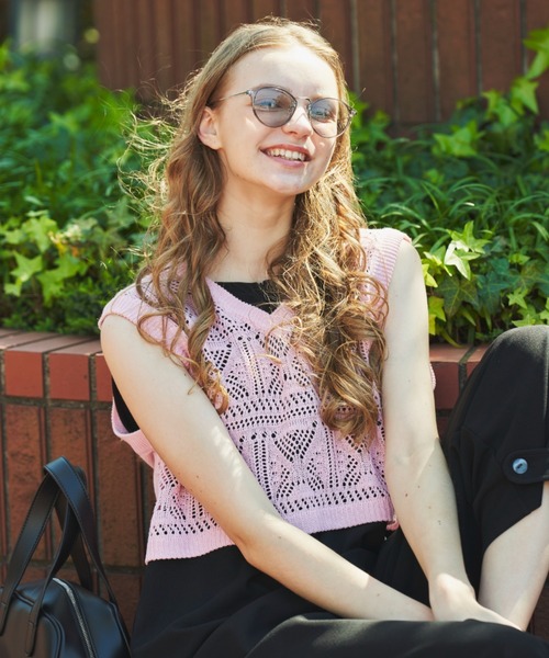 MERLOT（メルロー）の「かぎ針編みVネックショートベスト（ベスト・レディース・グリーン/ピンク/ネイビー・FREE）」の3枚目の写真