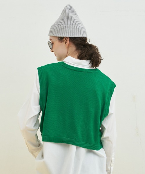 MERLOT（メルロー）の「かぎ針編みVネックショートベスト（ベスト・レディース・グリーン/ピンク/ネイビー・FREE）」の5枚目の写真