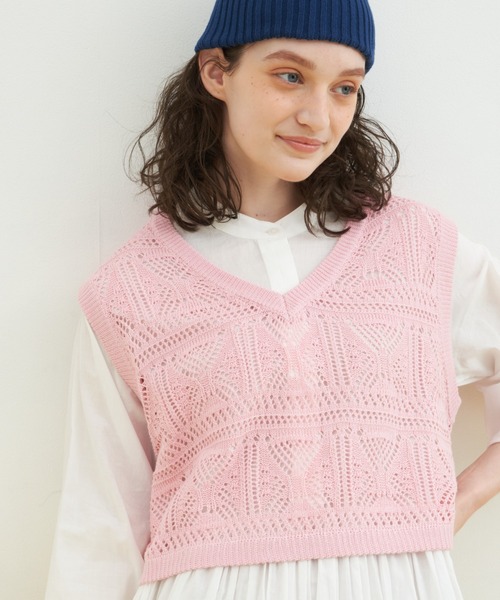 かぎ針編みVネックショートベスト（ベスト）｜MERLOT（メルロー）の