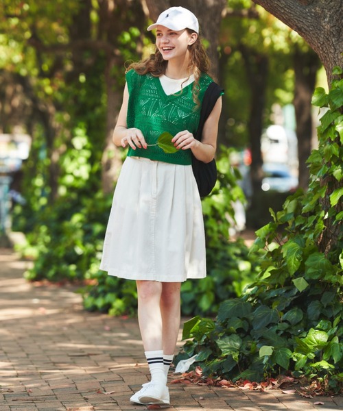 かぎ針編みVネックショートベスト（ベスト）｜MERLOT（メルロー）の