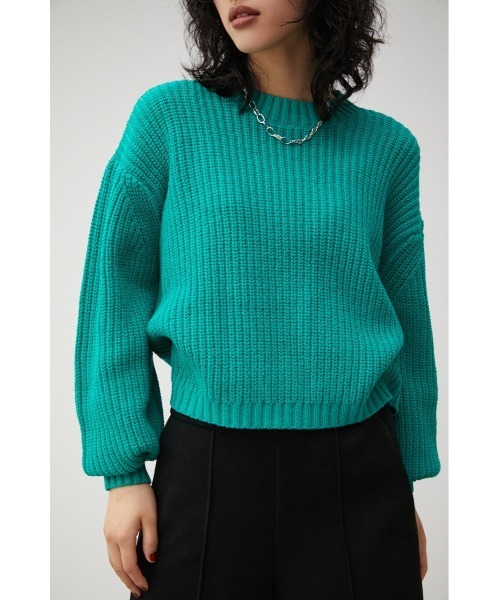 AZUL by moussy（アズールバイマウジー）の「SHORT COLOR KNIT/ショートカラーニット（ニット/セーター・レディース・グリーン/ブラック/オレンジ/アイボリー・FREE）」の4枚目の写真