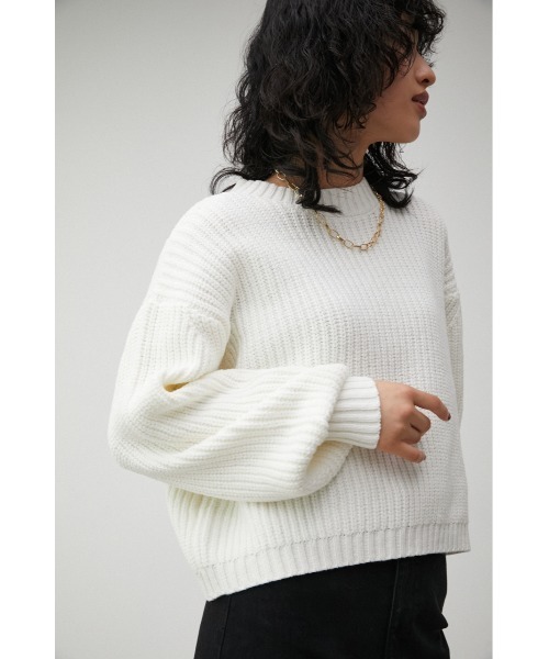 AZUL by moussy（アズールバイマウジー）の「SHORT COLOR KNIT/ショートカラーニット（ニット/セーター・レディース・グリーン/ブラック/オレンジ/アイボリー・FREE）」の6枚目の写真