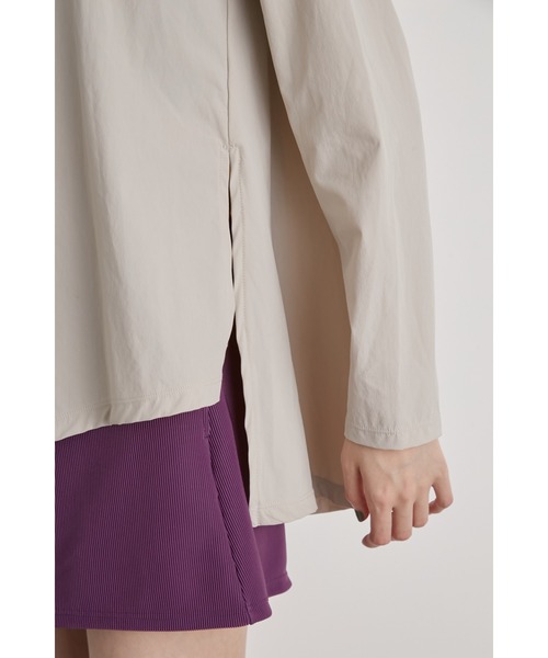 emmi（エミ）の「【emmi yoga】ハイネックラッシュガード（その他トップス・レディース・ベージュ/ブラック・FREE）」の8枚目の写真