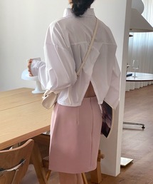 バックスリットショートブラウス