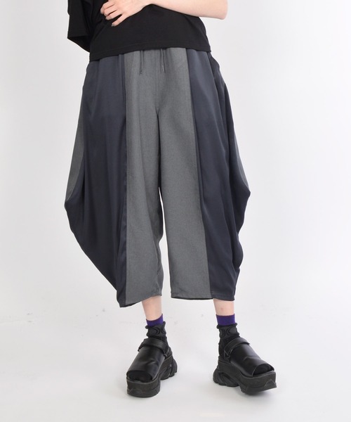 gomme（ゴム）の「Ｐツイル　サイドドレープパンツ（その他パンツ・レディース・チャコールグレー/ブラック・MEDIUM）」の2枚目の写真