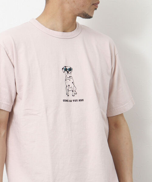 BARNS OUTFITTERS(バーンズアウトフィッターズ)の「【BARNS OUTFITTERS/バーンズアウトフィッターズ】別注プリントTシャツ come as you are(Tシャツ/カットソー・メンズ・ブラック/グレイッシュベージュ/ホワイト/ベビーピンク・M/S/L)」の1枚目の写真