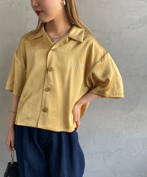 JEANS FACTORY （ジーンズファクトリー）の「[SPORTCLAD/スポーツクラッド] 別注 オープンカラーサテンシャツ（シャツ/ブラウス・レディース・サックスブルー/ブラック/イエロー・F）」の3枚目の写真