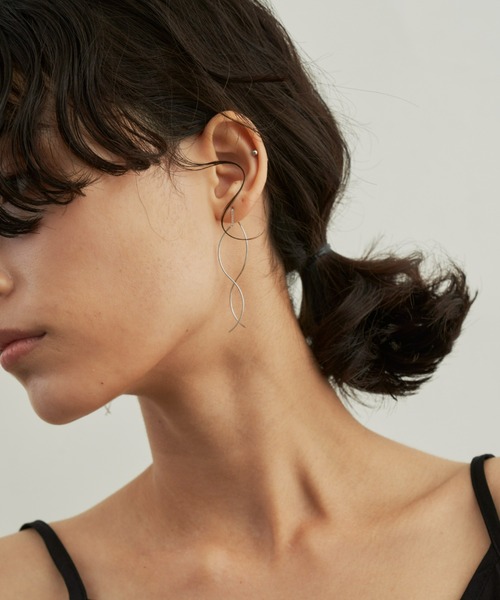 Aunt Marie's（アントマリーズ）の「ウェーブラインロングピアス / ツイストピアス（ピアス（両耳用）・レディース・シルバー/ゴールド・FREE）」の4枚目の写真