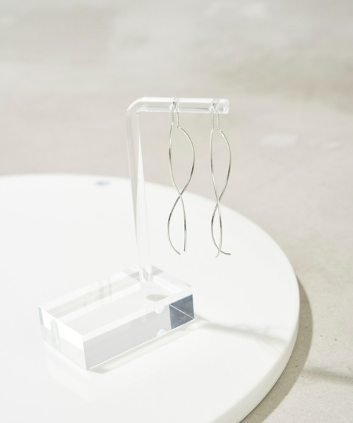 Aunt Marie's（アントマリーズ）の「ウェーブラインロングピアス / ツイストピアス（ピアス（両耳用）・レディース・シルバー/ゴールド・FREE）」の6枚目の写真