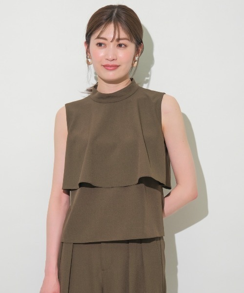 AND COUTURE(アンドクチュール)の「【WEB限定】ハイカラーノースリブラウス(シャツ/ブラウス・レディース・オフホワイト/グリーン/カーキ/ブラック/ベージュ・MEDIUM)」の1枚目の写真