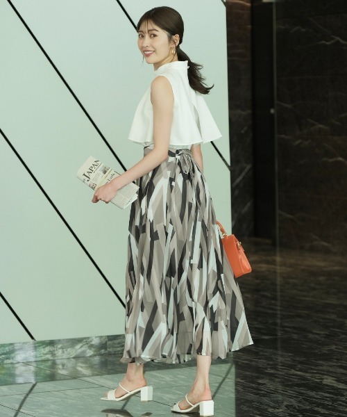 AND COUTURE(アンドクチュール)の「【WEB限定】ハイカラーノースリブラウス(シャツ/ブラウス・レディース・オフホワイト/グリーン/カーキ/ブラック/ベージュ・MEDIUM)」の18枚目の写真